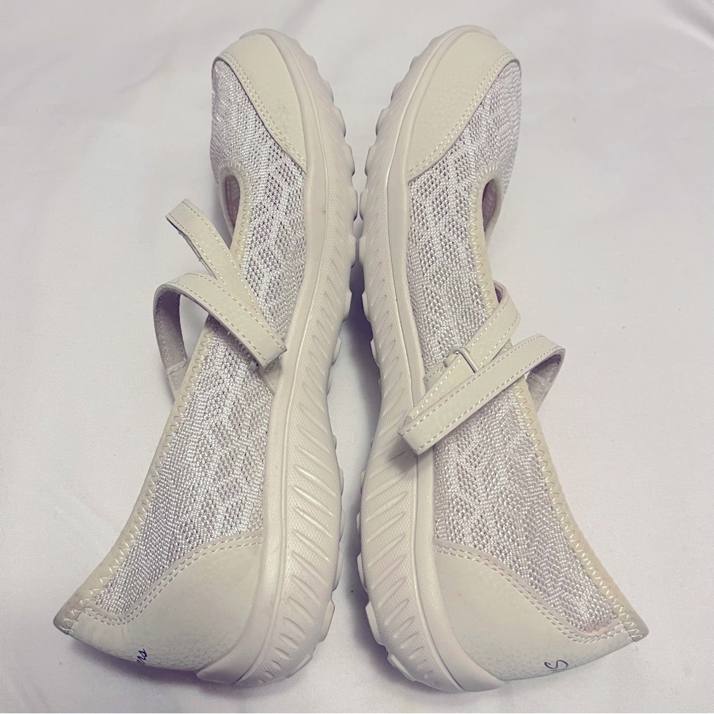 Skechers Women's Cream Flats - Picture 4 of 9